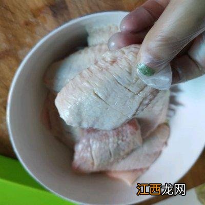 烤鸡翅用什么油好吃？烤鸡翅用什么刷油最好，有必要读一下这篇文章