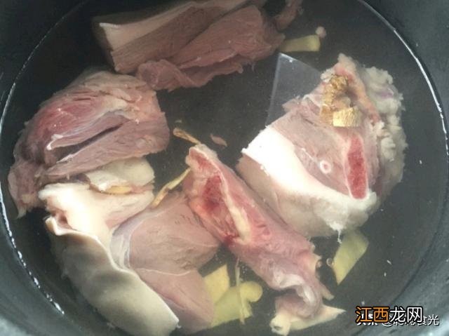 羊肉汤放什么食材营养？羊肉汤里一般放什么，看完了你就什么都明白