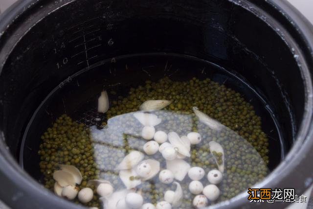 百合花和什么搭配泡水喝最好?百合花怎么吃功效最好,试看这篇文章