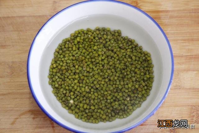 百合花和什么搭配泡水喝最好?百合花怎么吃功效最好,试看这篇文章