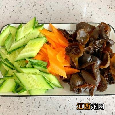 黄瓜木耳炒鸡肉丝？木耳炒黄瓜过夜能吃吗，看完一定要收藏了