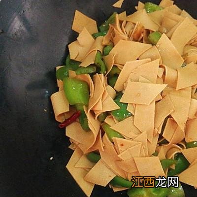 豆腐皮搭配什么菜炒好吃？豆腐皮烧汤要不要用开水烫一下，此文被多次浏览