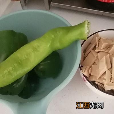 豆腐皮搭配什么菜炒好吃？豆腐皮烧汤要不要用开水烫一下，此文被多次浏览