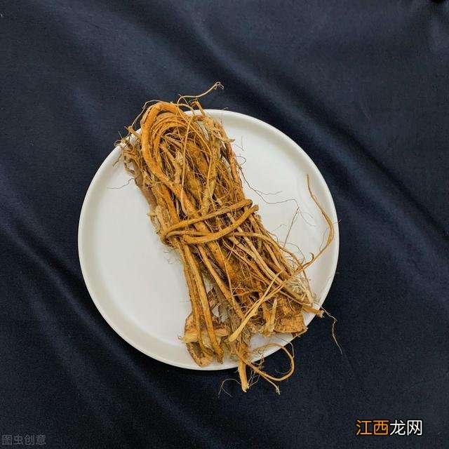 五指毛桃黄芪煲汤的做法？黄芪和五指毛桃是同一类吗，看完就涨知识了