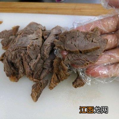 牛肉炒香菜小米椒做法？自制凉拌小米辣，推荐大家收藏