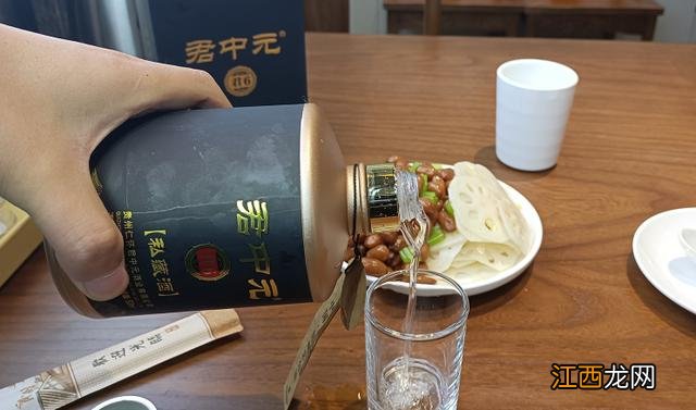 白酒是什么酒酿制的？老人每晚喝1一2两酒好吗，值得点赞[赞][赞][赞]