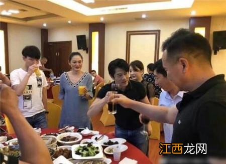 饭桌上给孩子买什么饮料好？酒席上一般放多少饮料，此文被很多人关注