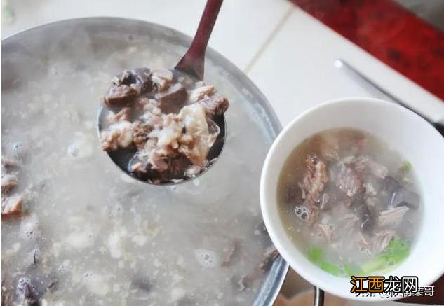 大锅羊汤里面放什么调料？煮羊汤放盐吗，这下明白了！