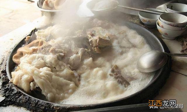 大锅羊汤里面放什么调料？煮羊汤放盐吗，这下明白了！