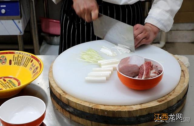 鸡蛋饼卷肉丝视频教程？鸡蛋饼卷肉丝，这篇文章全是干货