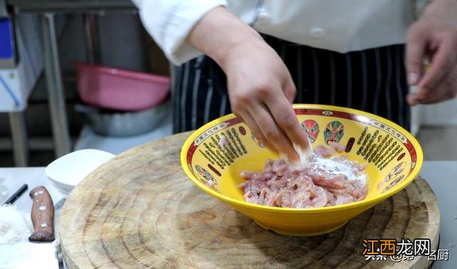 鸡蛋饼卷肉丝视频教程？鸡蛋饼卷肉丝，这篇文章全是干货