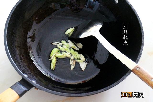 土豆里加什么让土豆不糯？土豆需要泡一下吗，这篇文章有详解