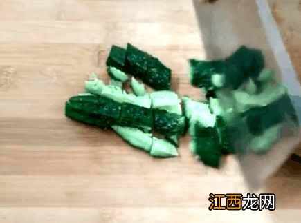 火腿肠配什么菜凉拌？火腿肠能加醋凉拌吗，今天才知道！