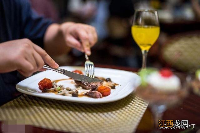 西餐鸡蛋可以直接吃掉吗?鸡蛋在西餐厅里吃,写的真不错