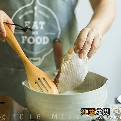 用什么浸鸡好？鱼露浸鸡的正宗做法，看完此文章你一目了然