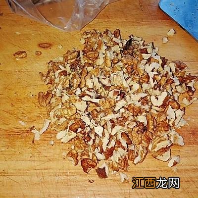 核桃仁怎么做才香酥脆好吃？用普通面粉制作核桃酥，寻找你想要的答案