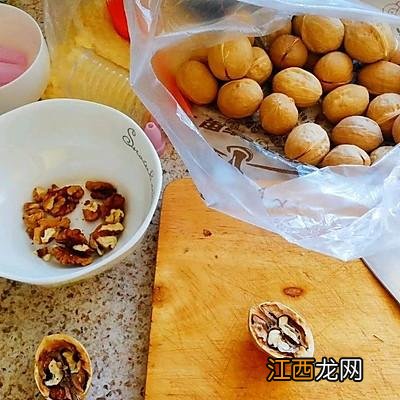 核桃仁怎么做才香酥脆好吃？用普通面粉制作核桃酥，寻找你想要的答案