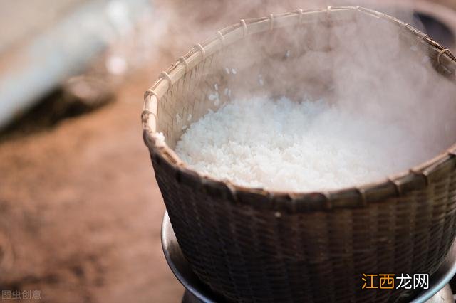 隔水蒸米饭太硬是怎么回事？隔水蒸饭做法，3分钟就能看懂