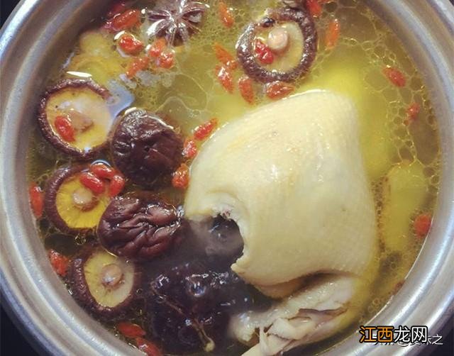 汤煲仔鸡的做法大全？鸡肉汤配啥炖好，几分钟搞定知识点！