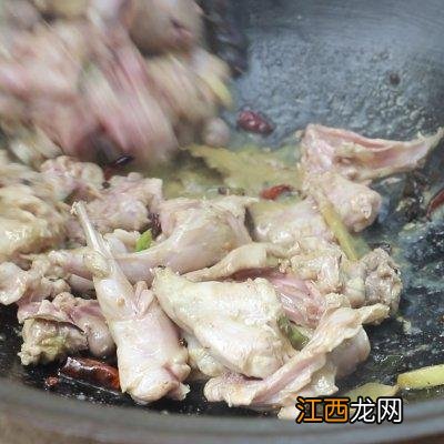 兔子里面加什么菜？清炖兔子可以下什么菜，点开这里寻高招