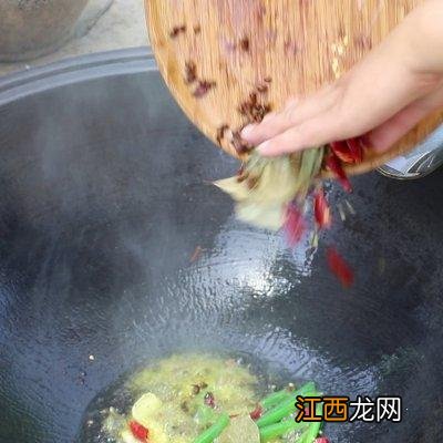 兔子里面加什么菜？清炖兔子可以下什么菜，点开这里寻高招