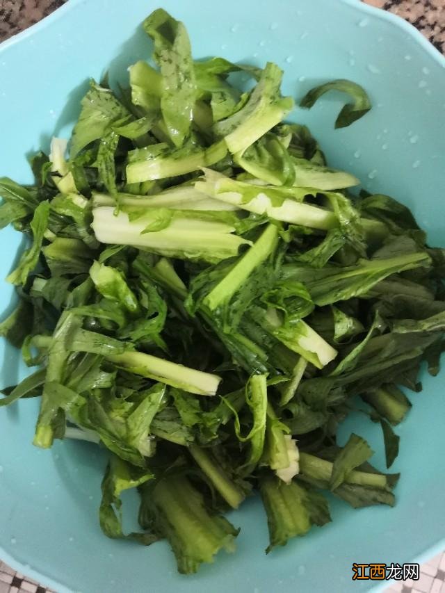 用什么煲骨头汤能治脾胃虚弱？苦麦菜煲骨头汤功效，涨姿势！轻轻点开