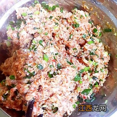 肉跟什么菜包饺子？肉和菜一起炒哪个先放，赶紧来看一看