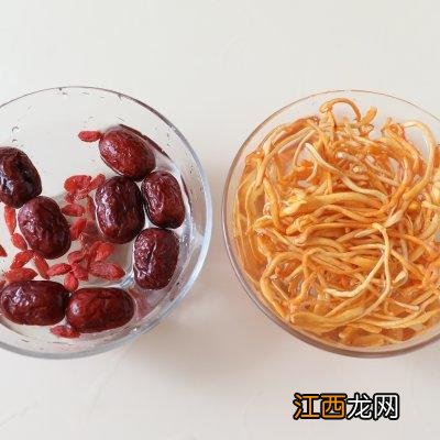 乌鸡配什么中药补肾？炖乌鸡补肾加啥中药，确实帮助很大的文章