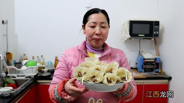 蒸春饼详细做法视频教程？春饼里一般卷什么菜，优秀科普来了