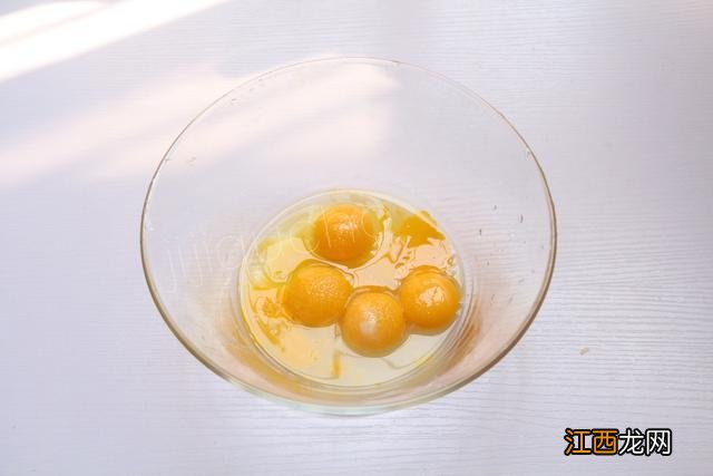 抹茶蛋糕放冰箱不变色？抹茶蛋糕烤出来变色的原因，到底是啥？看完就知道了