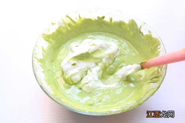 抹茶蛋糕放冰箱不变色？抹茶蛋糕烤出来变色的原因，到底是啥？看完就知道了