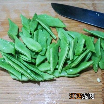 肉汤里面放什么蔬菜？肉汤里可以放什么菜，看完了你就什么都明白