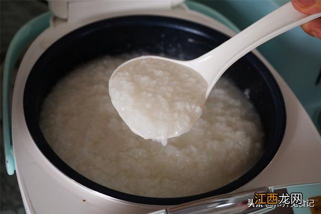 皮蛋瘦肉粥正确做法早餐？皮蛋瘦肉粥配什么早饭，这么写的真好