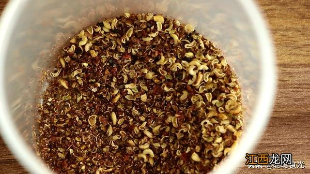 终于知道了 麻辣烫里面的油是什么油？麻辣烫里有油吗，看完