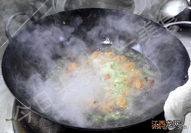 肉丸子配什么菜炒的做法大全?肉丸子跟什么菜炒好吃窍门,这3个地方有关