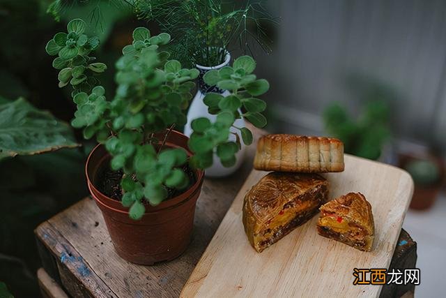 自制广式月饼为什么烤后裂开？面不粘手做饼，这篇文章，或许对你有用