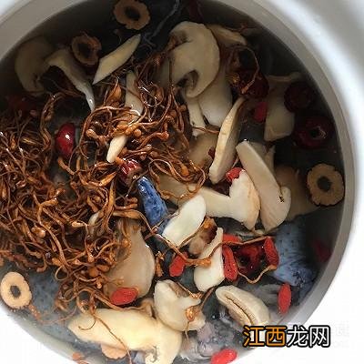 虫草花可以不可以和松茸一起煲汤？虫草花禁忌搭配，记住这几个重点