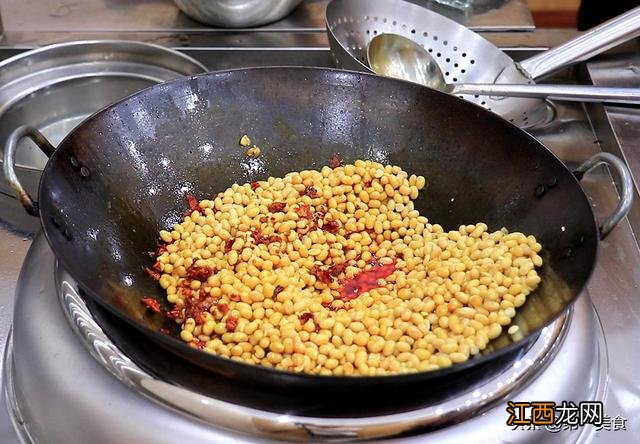 腌酸菜可以炒什么菜?腌制酸菜用哪种青菜,别着急,看这篇文章