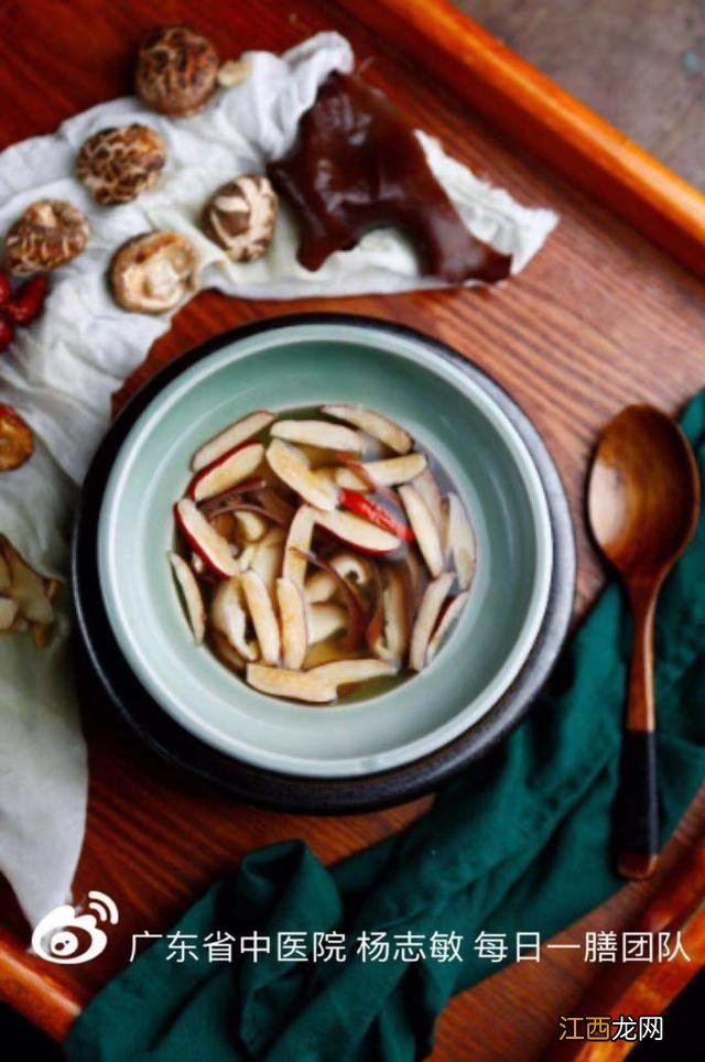 木耳和香菇炖鸡有什么好处,清炖鸡香菇木耳功效,请读我这篇文章