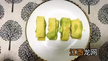 牛油果什么颜色是熟了,牛油果颜色图片,看完我大受启发