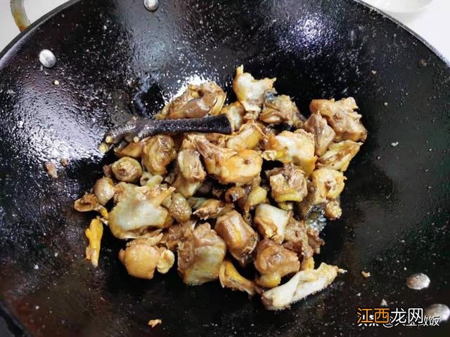 鸡子用水焯吗,整鸡煮着吃还用汆水吗,点击精彩继续