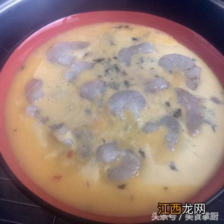 做鸡蛋糕为什么有的是先加面粉,做鸡蛋糕可以用生粉吗,学不会,就看这里