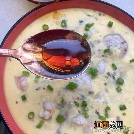 做鸡蛋糕为什么有的是先加面粉,做鸡蛋糕可以用生粉吗,学不会,就看这里