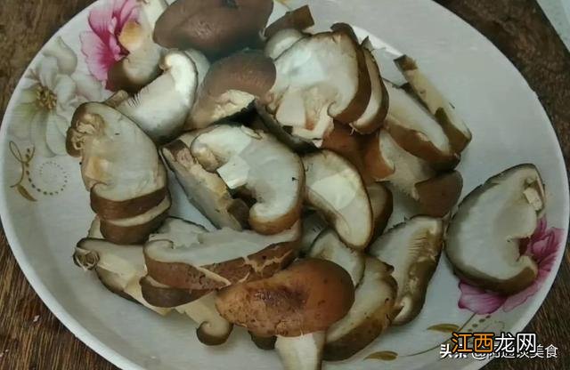 干蘑菇可以炒什么青菜,干蘑菇与啥肉炒,这篇文章通透!