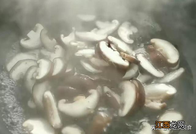 干蘑菇可以炒什么青菜,干蘑菇与啥肉炒,这篇文章通透!