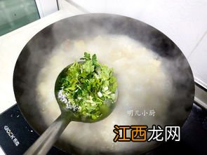 炖牛肉里面都放什么调料 炖牛肉可以放八角桂皮香叶吗