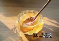 蜂蜜对小白鸡吃有哪些功效 乌鸡炖蜂蜜的功效