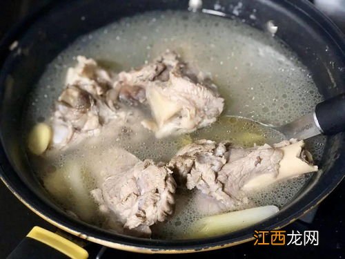 煮骨头汤怎么熬白 炖的大骨头汤为什么不发白