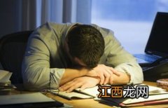 男人熬夜泡什么水喝比较好 熬夜喝什么泡水好