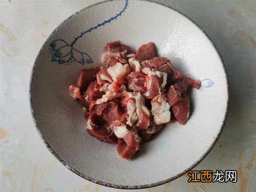 羊肉汤里放什么菜好吃 羊肉配什么菜